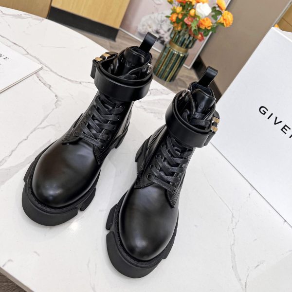 Givenchy Terra Boots In Leather With 4G Buckle - Image 4