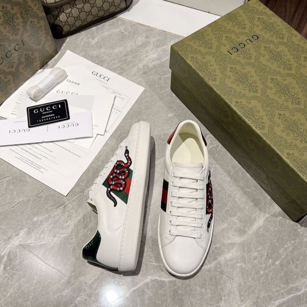 Gucci Snake Logo Basket Sneaker - Image 2