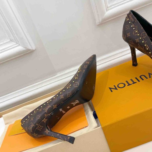 Louis Vuitton Signature Pump - Image 6