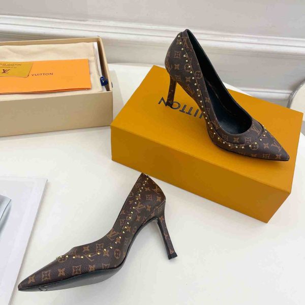 Louis Vuitton Signature Pump - Image 7