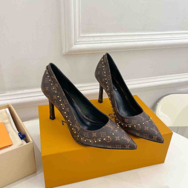 Louis Vuitton Signature Pump