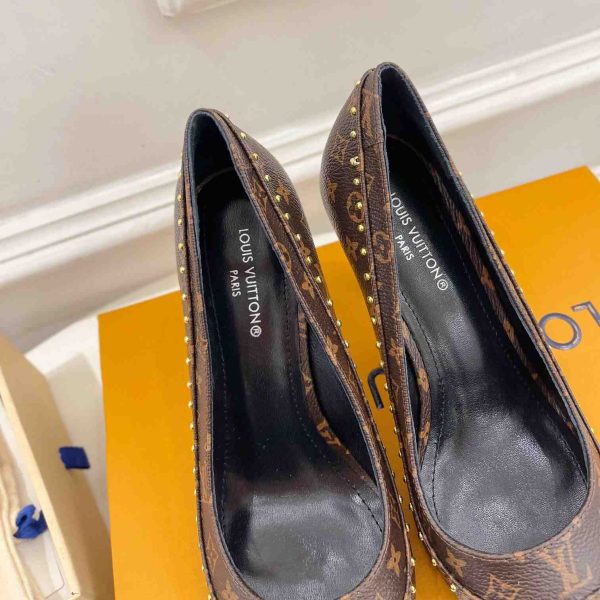 Louis Vuitton Signature Pump - Image 8