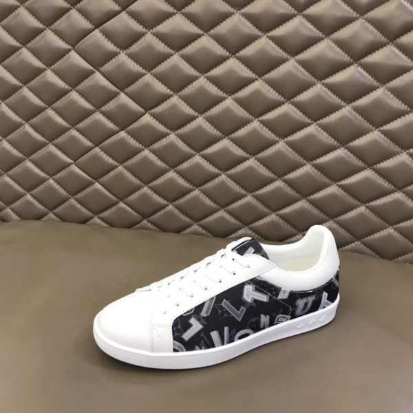 Louis Vuitton Low Top Sneaker - Image 3
