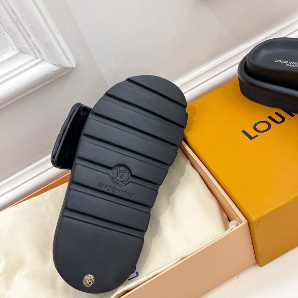 Louis Vuitton Pool Pillow Comfort Mule 1AABKM - Image 4